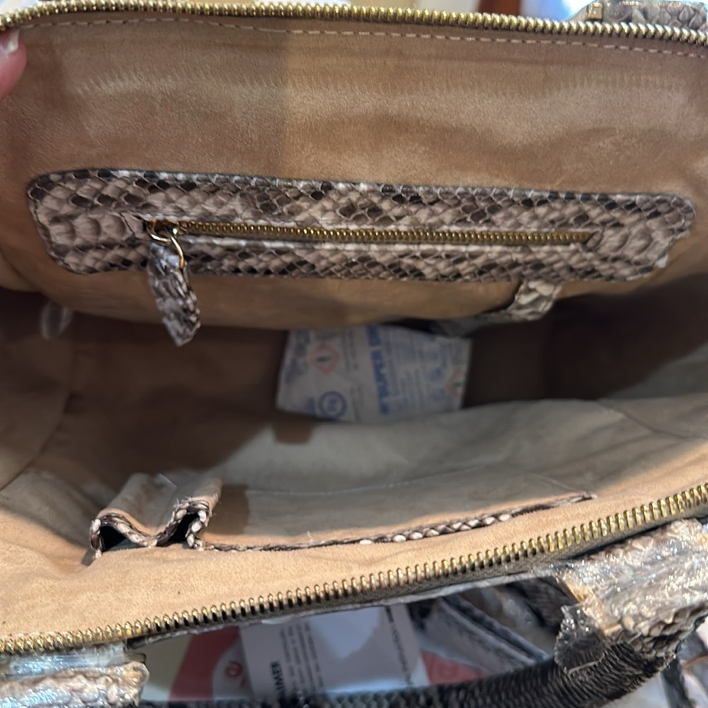 New with Tags Python handbag - Picture 2 of 4